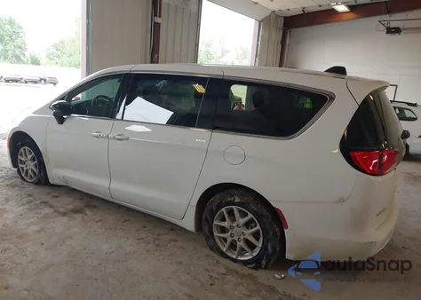 2024 Chrysler Voyager Lx z USA, uszkodzony, nr VIN 2C4RC1CG6RR106842